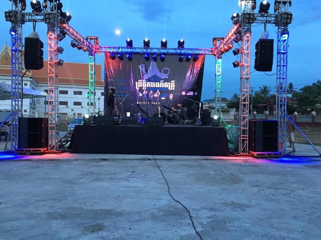 Système Line Array pour événement extérieur (5000-10000 personnes)